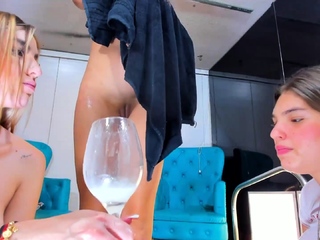 Amateur lesbians lick pussy