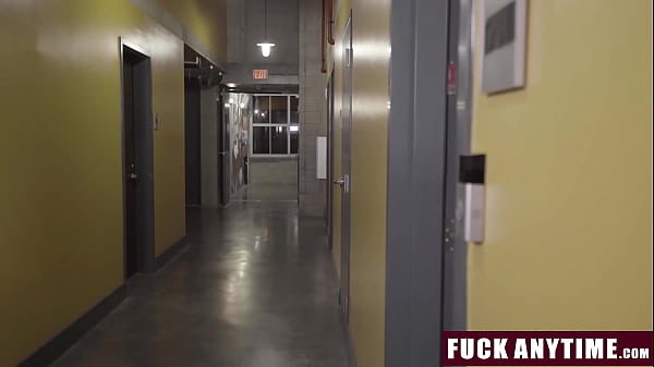 Newcomers Always Get a Complimentary Blowjob – Fuckanytime