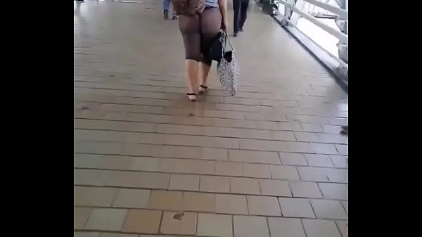 La china enseñando el culo