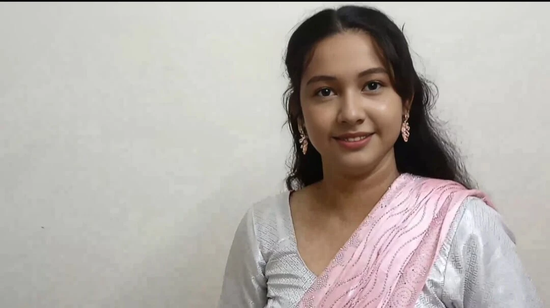 DESI HOT AIR HOSTESS FUCKED BY PASSENGER IN SAREE