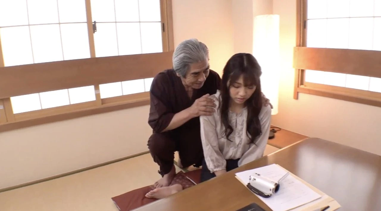 Female Editor Kept as a Pet by an Elderly Novelist – Himari Kinoshita