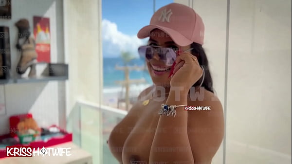 Me exibindo como uma verdadeira puta casada na varanda do apartamento com meu Bikini safado de Hotwife