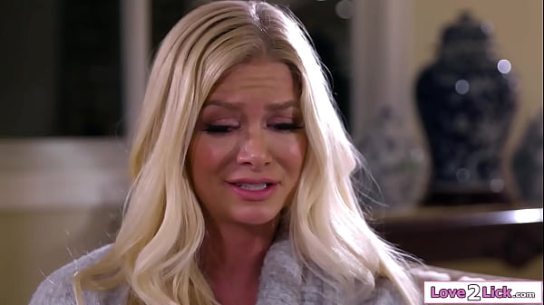 Stepmoms memory loss gives an opportunity to lick her pussy