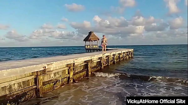 Bikini MILF Vicky Vette Pleasing Her Meaty Pussy After Beach Day!