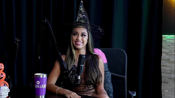 Conheceu o marido em uma casa de swing, intrduziram fetiches aos poucos, sua primeira vez foi em uma gravação, e sobre levar no cu e na buceta… – Casal Fada Prazeres (SHEER/RED) Halloween