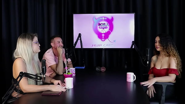 Ficou mais safada e atrevida, a casa de swing respeita mais, fez suruba, foi machucada em uma gravação e a família… – Charllottye (SHEER/RED)